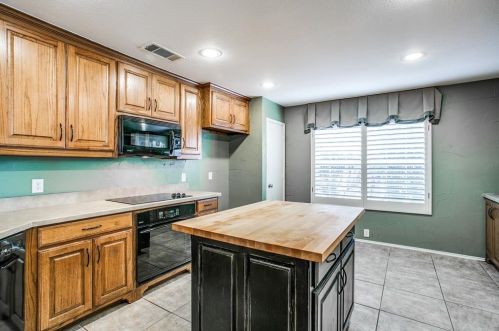 337 Touchdown Dr, Irving TX exterior