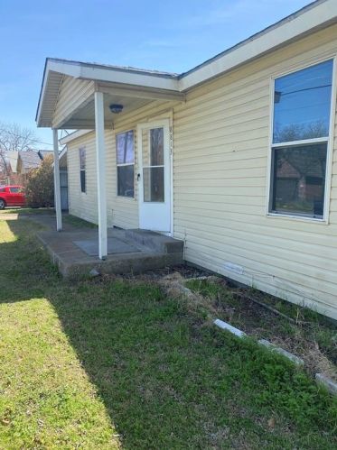 8813 Rockway St, Fort Worth, TX 76108-1418