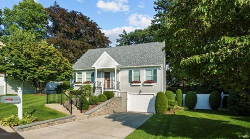 10 Damian Ct, Providence, RI 02911-2643