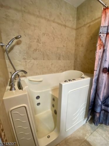 73 Lawrence Dr, Hackettstown NJ  07840-2525 exterior