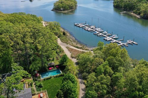 8 Outer Rd, Norwalk, CT 06854-4709