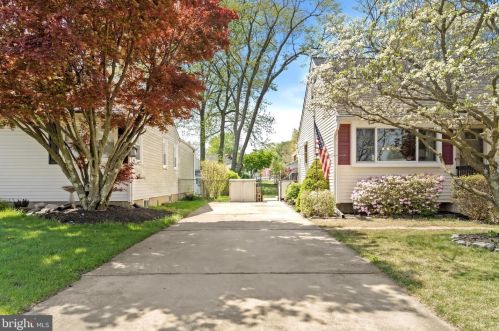 11 Holt Cir, Trenton, NJ 08619-1605