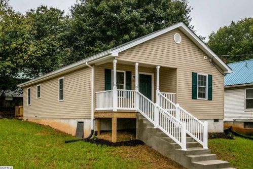 102 Liberty St, Staunton, VA 24401-4715