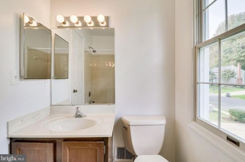 5901 Oakland Park Dr, Springfield VA  22015-2442 exterior