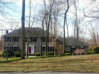 72 Melrose Dr, Chester, NJ 07930-2320