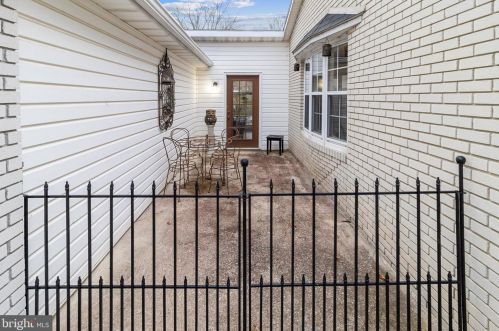 48 Calvin Unger Ln, Berkeley Springs WV 25411-5181 exterior