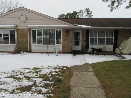 7 Gramercy Ln, Lakehurst, NJ 08759-7100