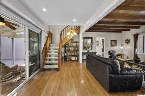 1048 Eilinita Ave, Glendale CA  91208-1130 exterior
