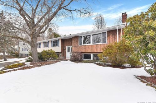50 Horizon Cir, Wapping, CT 06074-3840