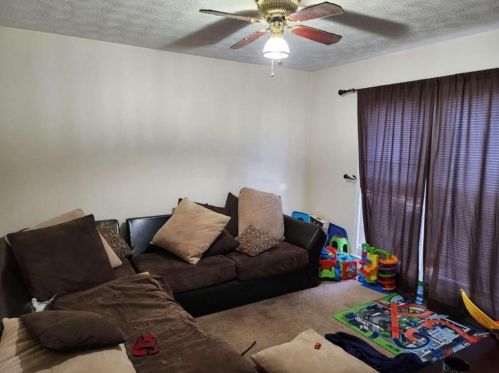 657 Kingsgate Rdg, Stone Mountain, GA 30088-1823