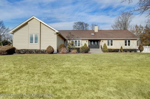 25 Baskenridge Dr, Middletown, NJ 07748-2540