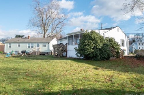 11 Dobson Cir, Middletown CT  06457-4603 exterior