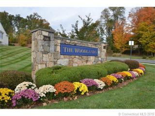 5 Sterling Dr, Hartford, CT 06111-2248