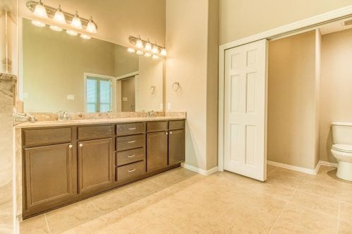 302 Round Lake Dr, Richmond TX 77469-1778 exterior