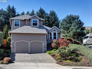 13415 Hillshire Dr, Portland, OR 97223-5605