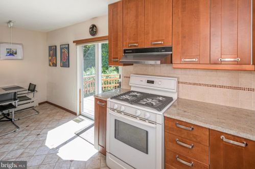 151 Snowden Ln, Princeton NJ 08540-3917 exterior