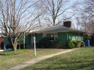 295 Mapleridge Dr, Waterbury, CT 06705-3627