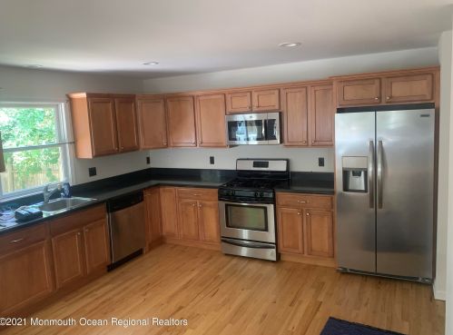 1402 Laurel Ave, Tinton Falls NJ  07712-4610 exterior