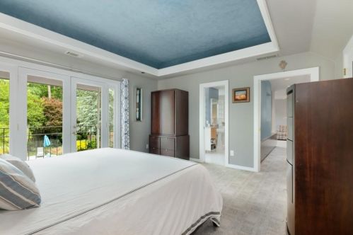 676 Hillpine Dr, Atlanta GA  30306-3277 exterior
