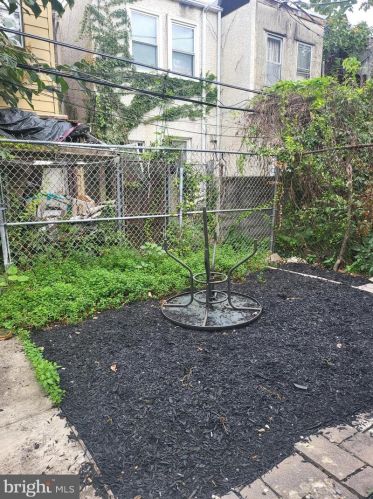 5219 Cedar Ave, Philadelphia PA  19143-1524 exterior