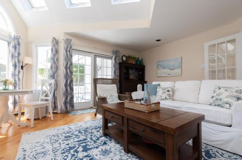 30 Forrestal Dr, Westerly RI  02891-1114 exterior