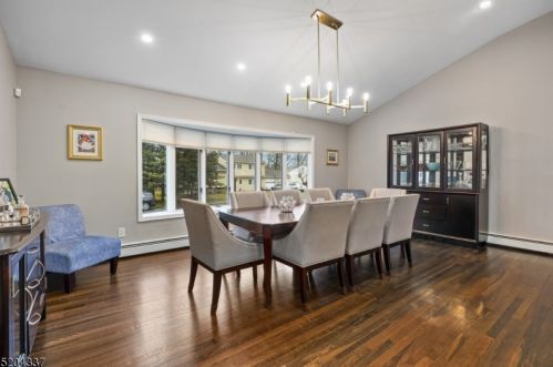 26 Twin Oaks Oval, Springfield, NJ 07081-2731