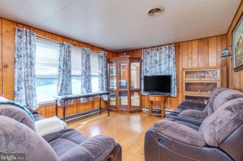 857 Oregon Trl, Harpers Ferry WV 25425-3144 exterior