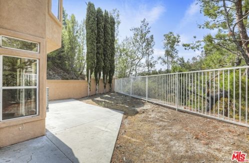 889 Calle Amable, Glendale CA  91208-3058 exterior