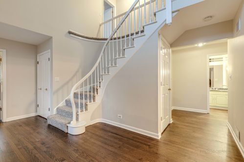 1020 Summit Dr, Bannockburn IL  60015-1823 exterior