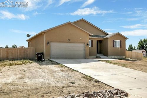 90 Siesta Dr, Pueblo, CO 81007-6141