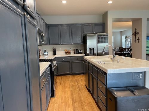 35689 Country Creek Dr, Yucaipa, CA 92399-6703