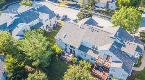 179 Woodland Cir, North Aurora IL  60542-3321 exterior