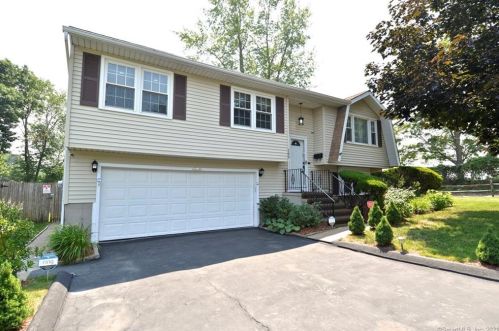 165 Carriage Dr, Waterbury, CT 06708-3332