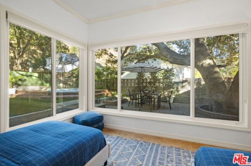 2575 Gardner Pl, Glendale CA  91206-3018 exterior
