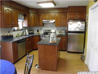 4 Kildare Dr, Hazlet, NJ 07730-1139