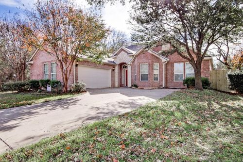 5228 Estrella Ln, Fort Worth, TX 76126-1676