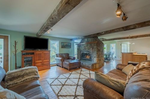 199 Union St, Deep River, CT 06417-1735