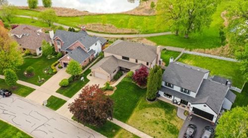 2050 Bunker Cir, Naperville, IL 60563-1892