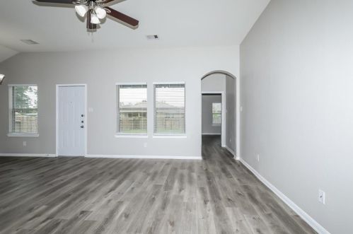 3285 Waukegan Rd, Conroe TX  77306 exterior
