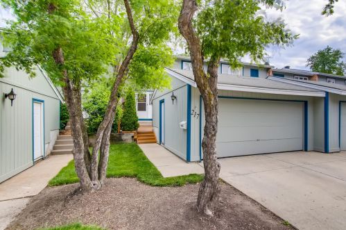217 Applewood Ln, Hanover Park, IL 60108-2133