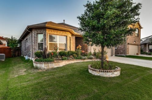 1708 Kachina Lodge Rd, Fort Worth TX  76131 exterior