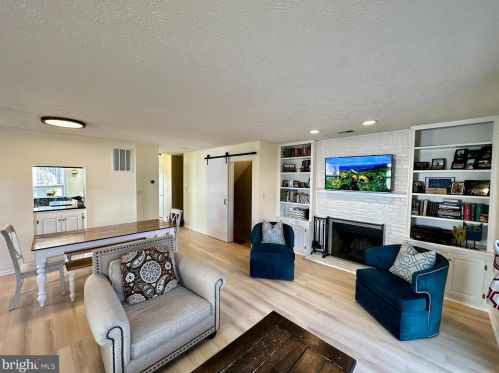 7247 Riding Hood Cir, Columbia MD 21045-5237 exterior