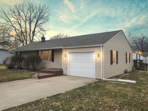 210 Chestnut St, Sheffield, IL 61361-9662