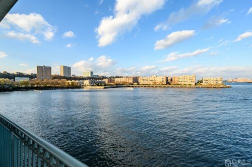 106 The Promenade, Edgewater NJ  07020-2103 exterior
