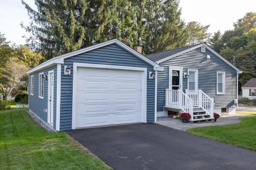 46 Mangrove St, Portsmouth, NH 03801-3324