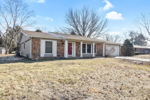 704 Somerset Cir, Saint Joseph, IL 61873-9619