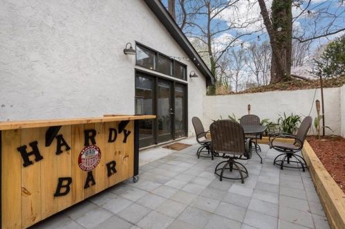 71 Hardeman Rd, Atlanta GA  30342-2529 exterior
