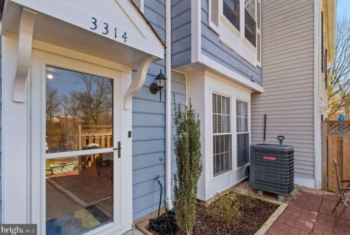 3314 Tapestry Cir, Burtonsville MD 20866-2067 exterior