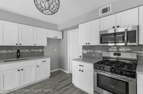 52 Redwood Dr, Tinton Falls, NJ 07712-8702