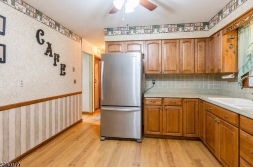 74 Louise Dr, Manville, NJ 08835-1412